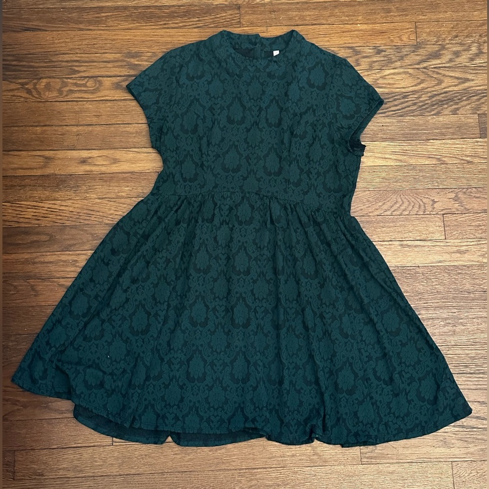 Plus Size: Black & Green Jacquard Print Dress